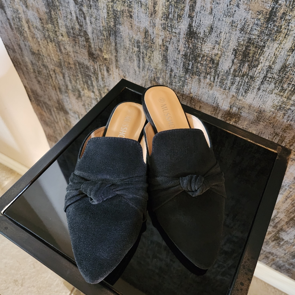 Women's Black Slip-On Pointed Toe Mules Flats size 10